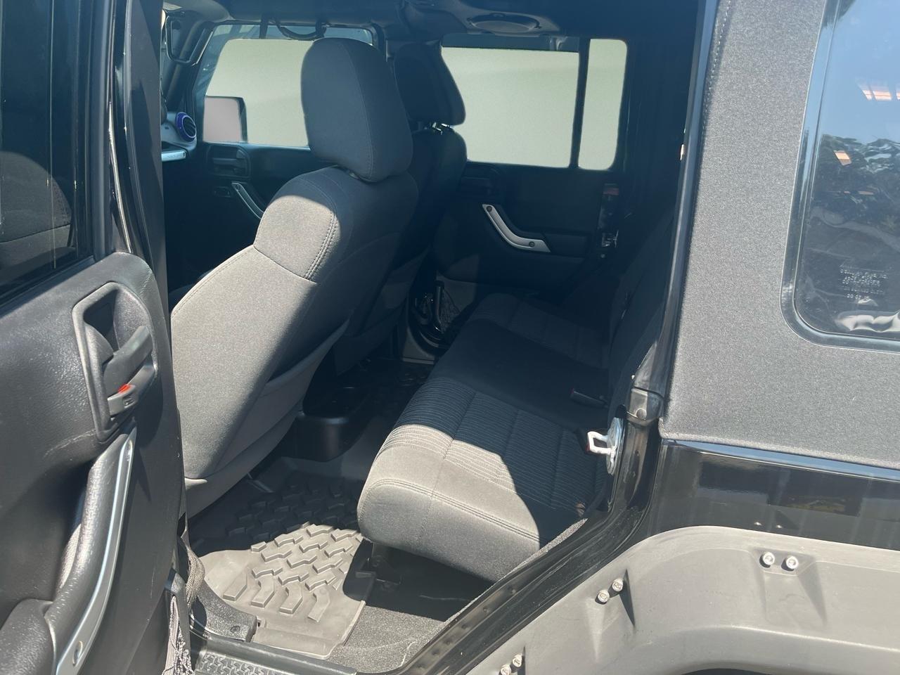 Jeep Wrangler Unlimited 4WD 4dr Rubicon 2012