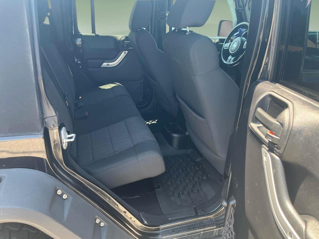 Jeep Wrangler Unlimited 4WD 4dr Rubicon 2012