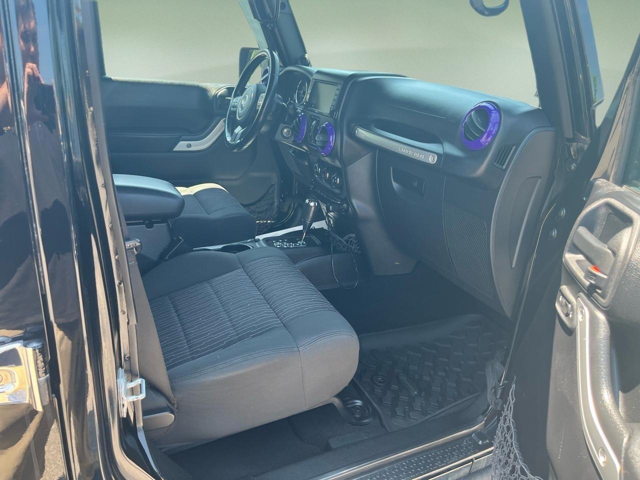 Jeep Wrangler Unlimited 4WD 4dr Rubicon 2012