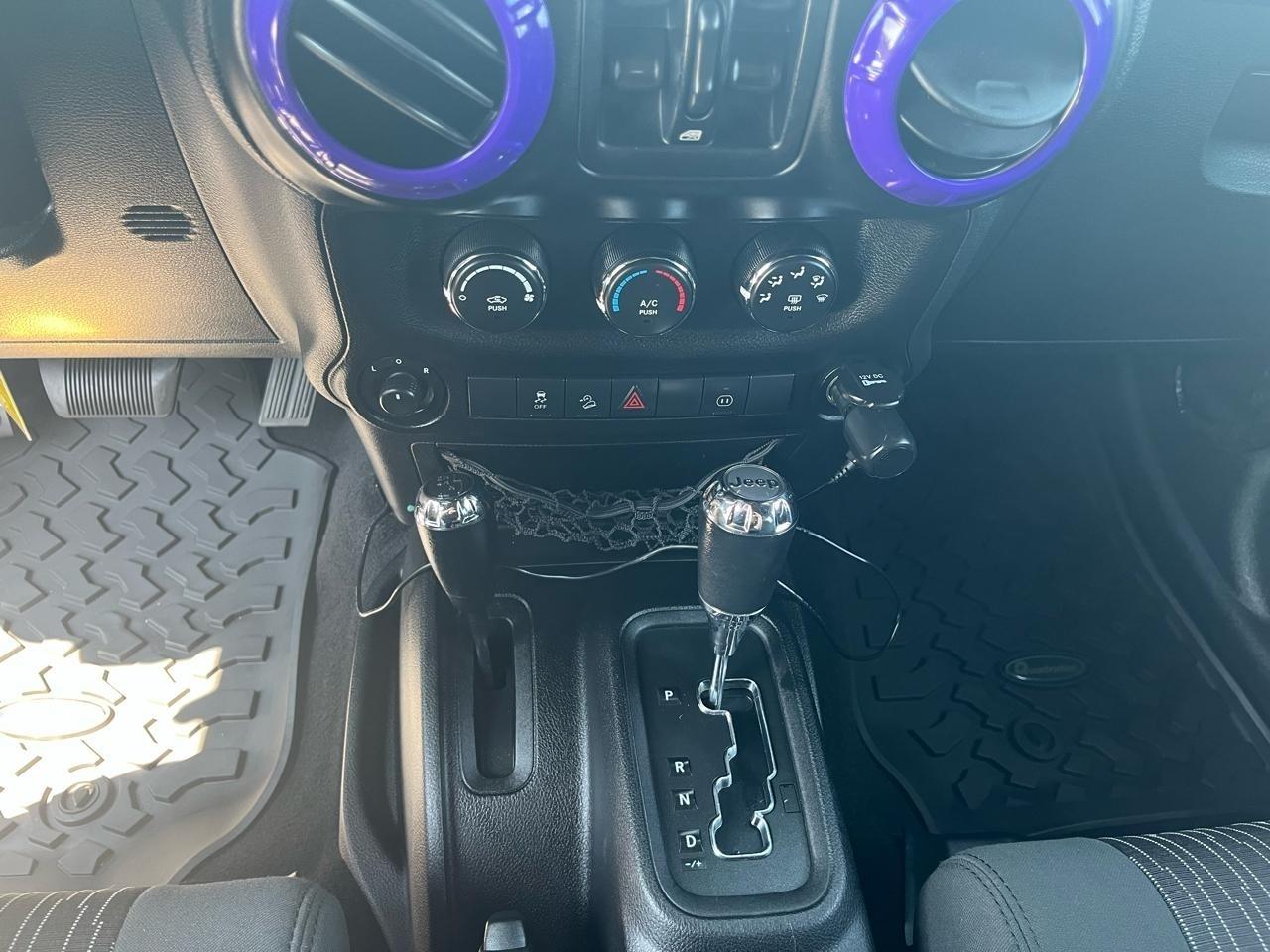 Jeep Wrangler Unlimited 4WD 4dr Rubicon 2012