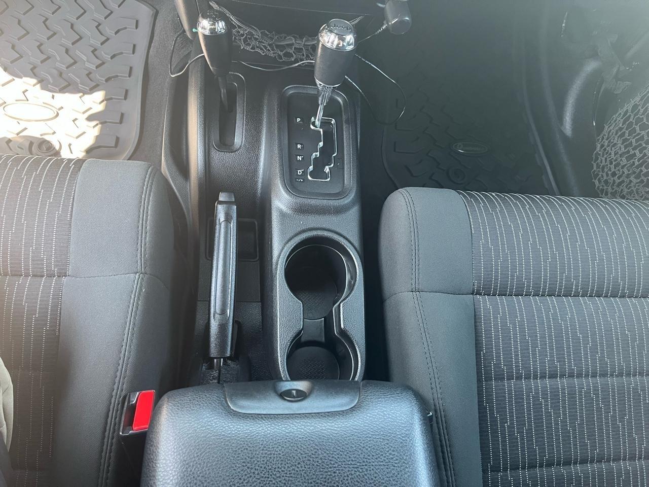 Jeep Wrangler Unlimited 4WD 4dr Rubicon 2012