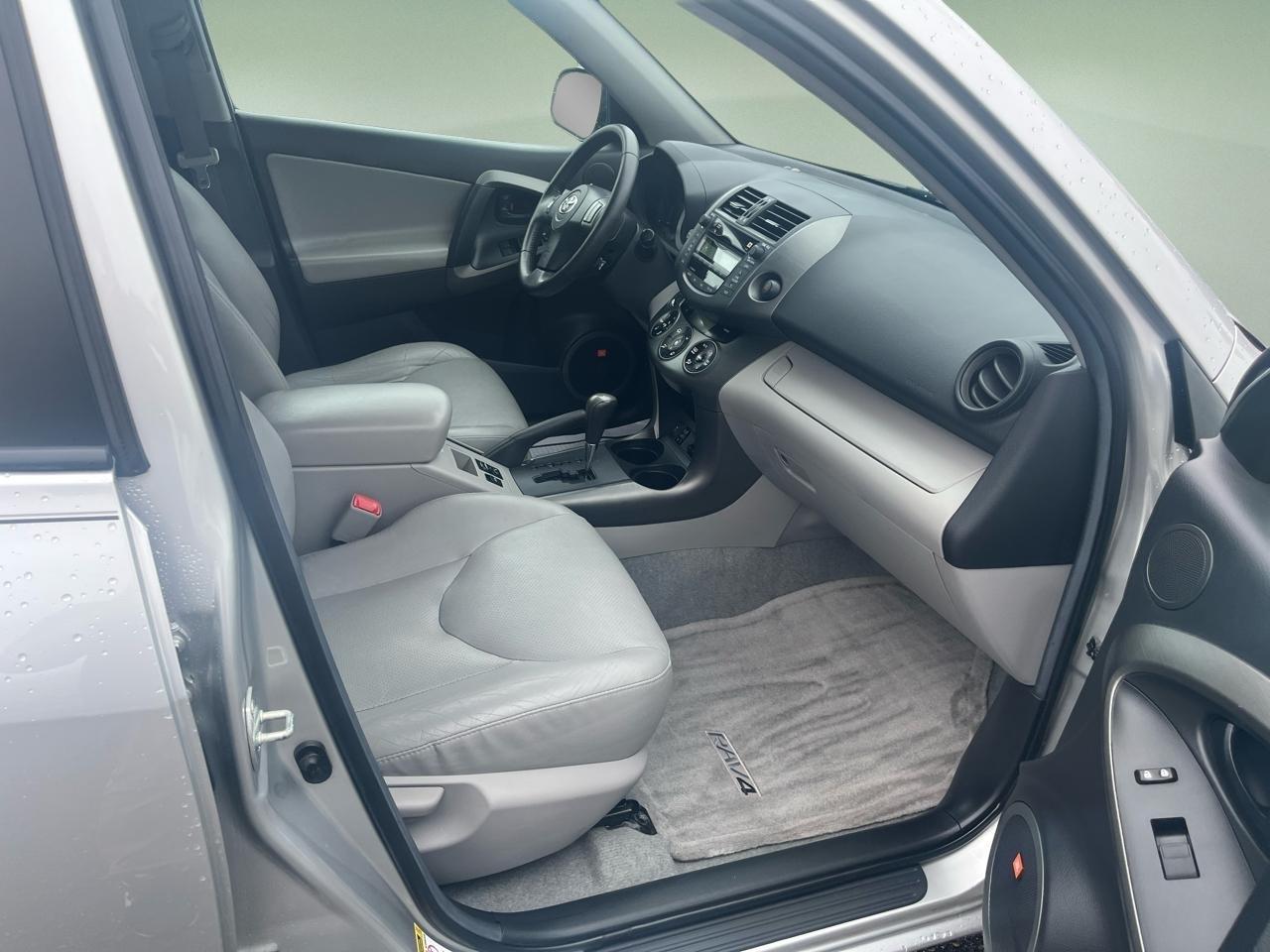 Toyota RAV4 4WD 4dr 4-cyl 4-Spd AT Ltd (Natl) 2011