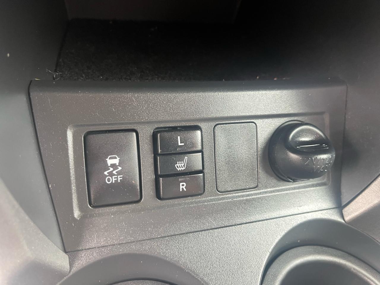 Toyota RAV4 4WD 4dr 4-cyl 4-Spd AT Ltd (Natl) 2011