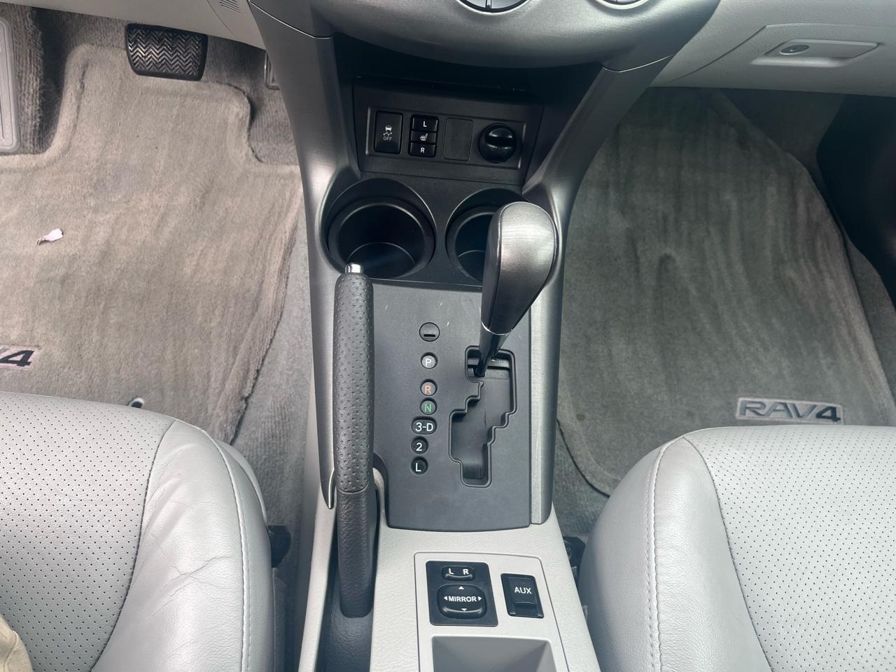 Toyota RAV4 4WD 4dr 4-cyl 4-Spd AT Ltd (Natl) 2011