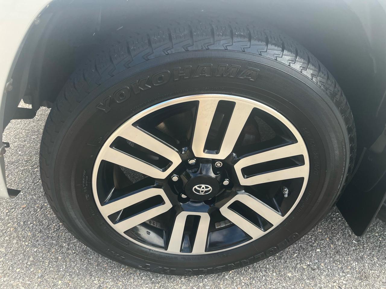 Toyota 4Runner 4WD 4dr V6 Limited (Natl) 2015