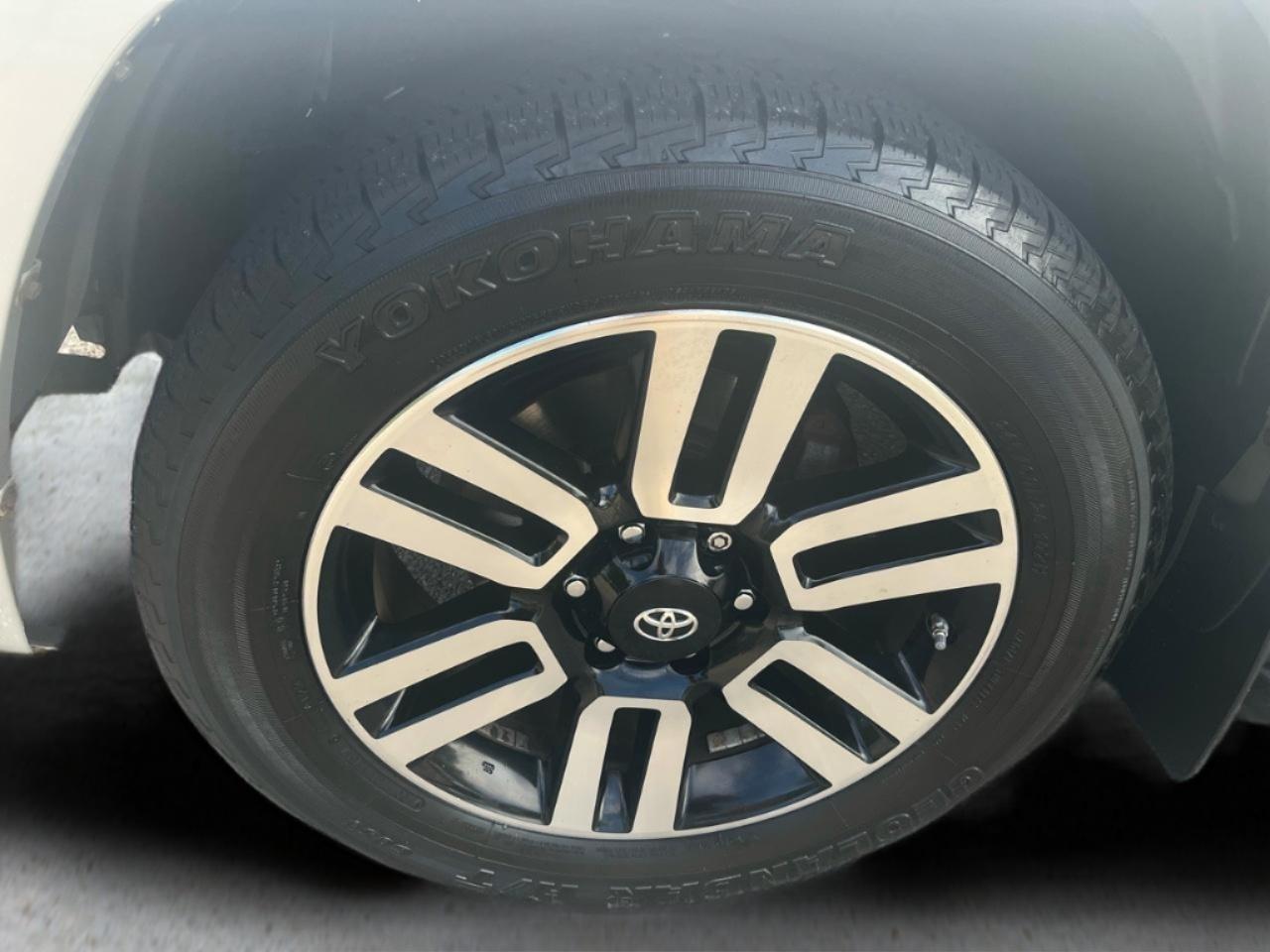 Toyota 4Runner 4WD 4dr V6 Limited (Natl) 2015