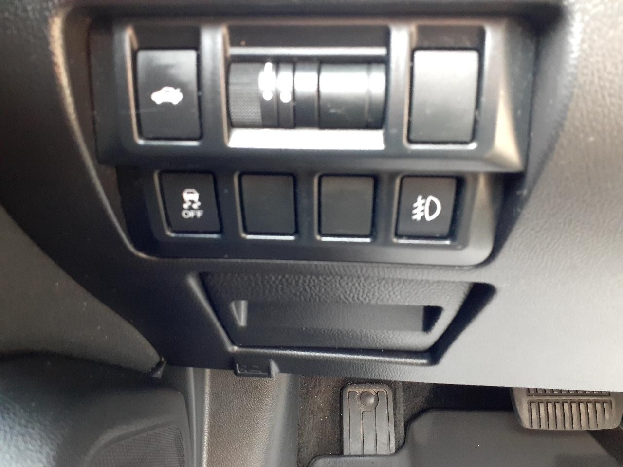 Subaru Legacy 4dr Sdn 2.5i Premium PZEV 2015