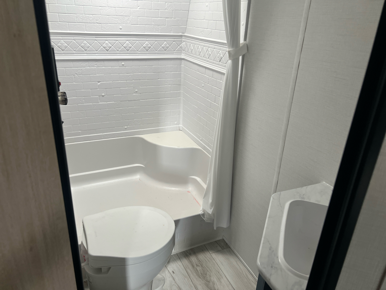 Avenger Travel Trailer  2024