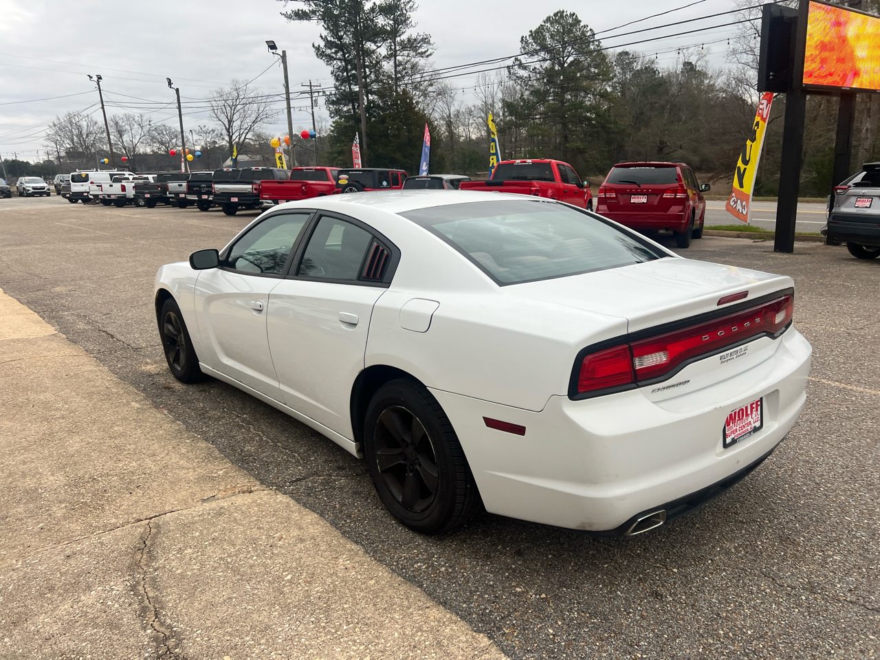Dodge Charger 4dr Sdn SE RWD 2011