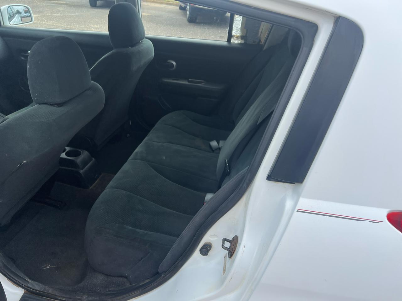 Nissan Versa 5dr HB Auto 1.8 S 2012