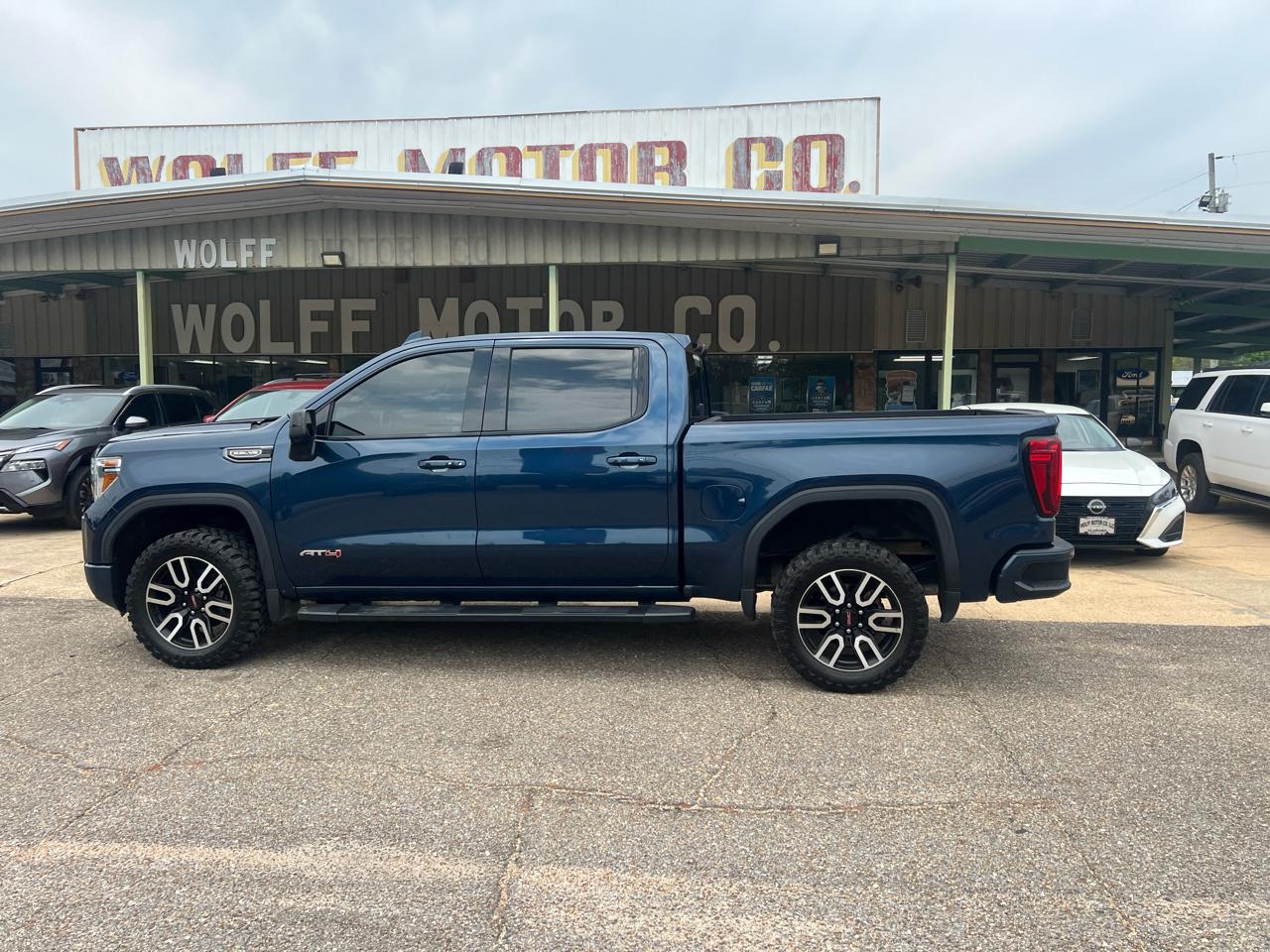 GMC Sierra 1500 4WD Crew Cab 147" AT4 2019