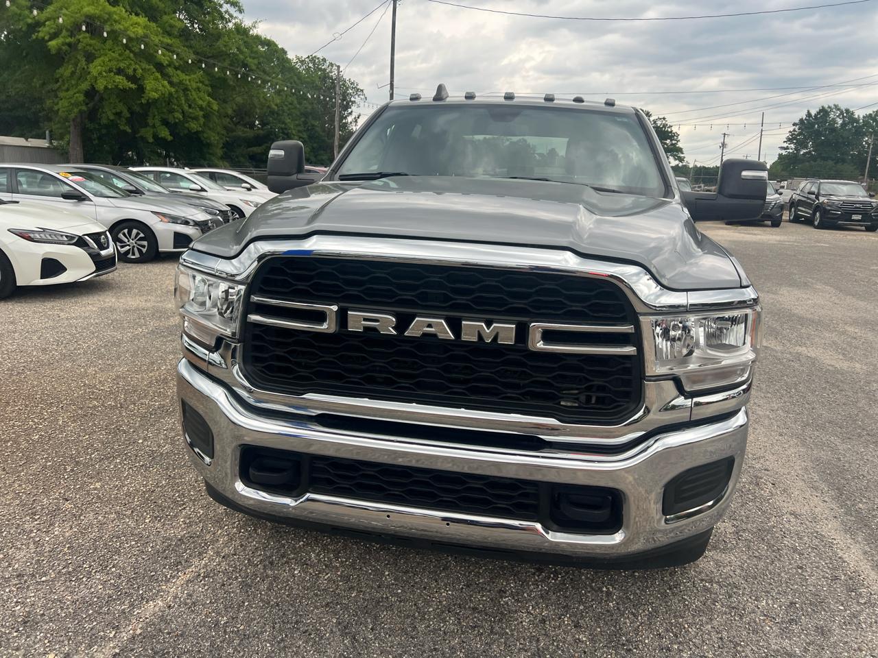 RAM 3500 Tradesman 4x4 Crew Cab 8' Box 2024