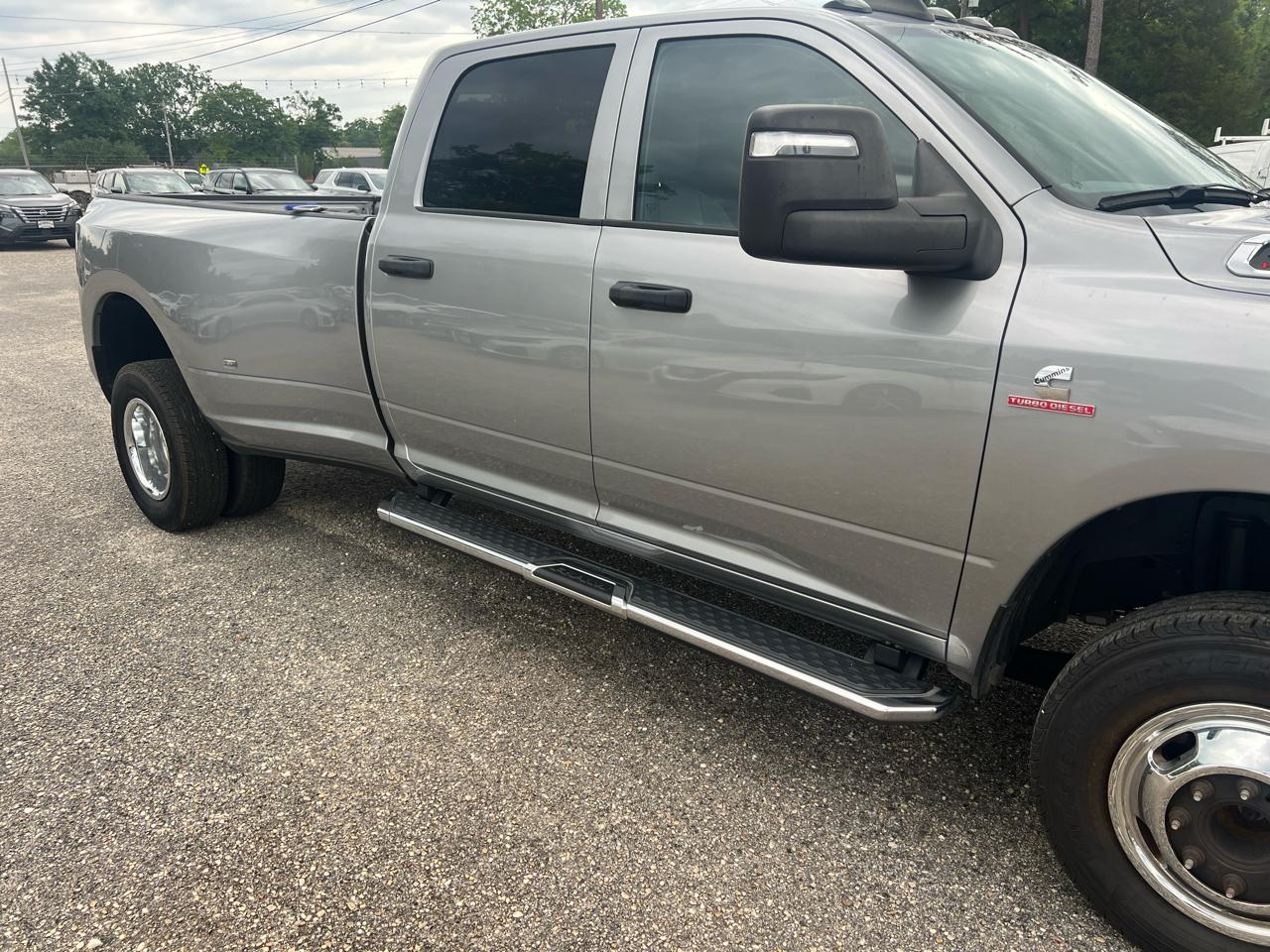 RAM 3500 Tradesman 4x4 Crew Cab 8' Box 2024