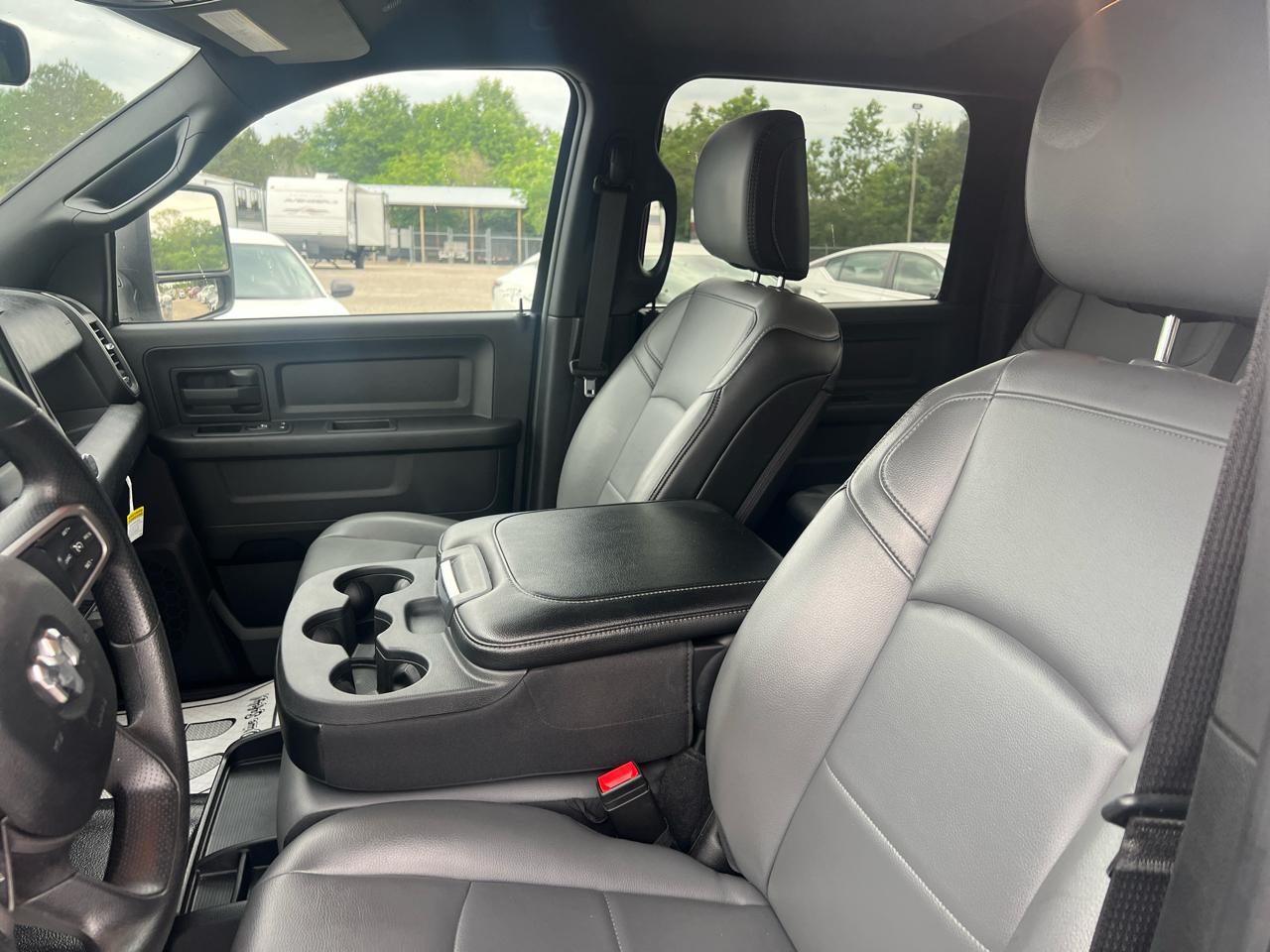 RAM 3500 Tradesman 4x4 Crew Cab 8' Box 2024