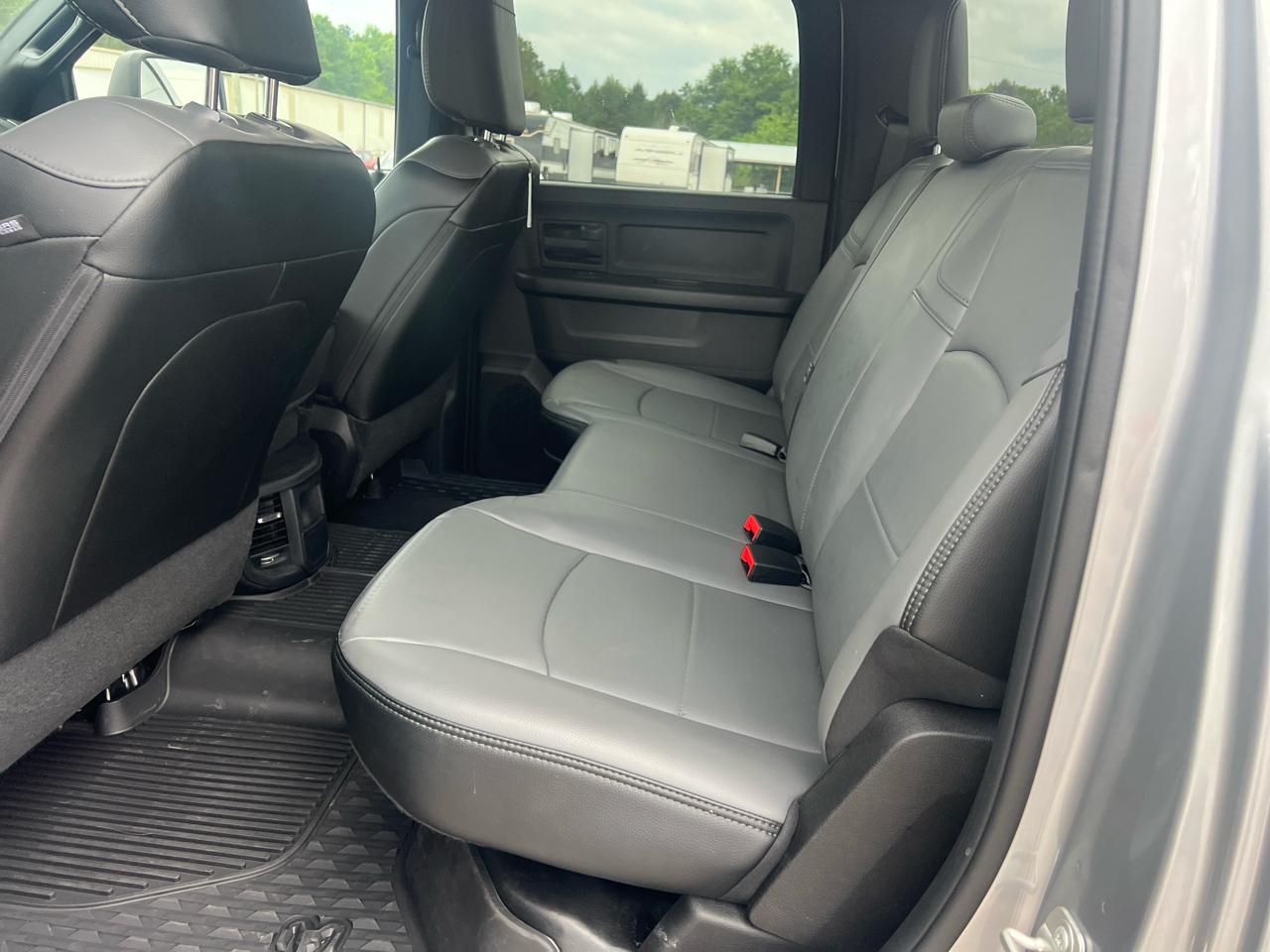 RAM 3500 Tradesman 4x4 Crew Cab 8' Box 2024