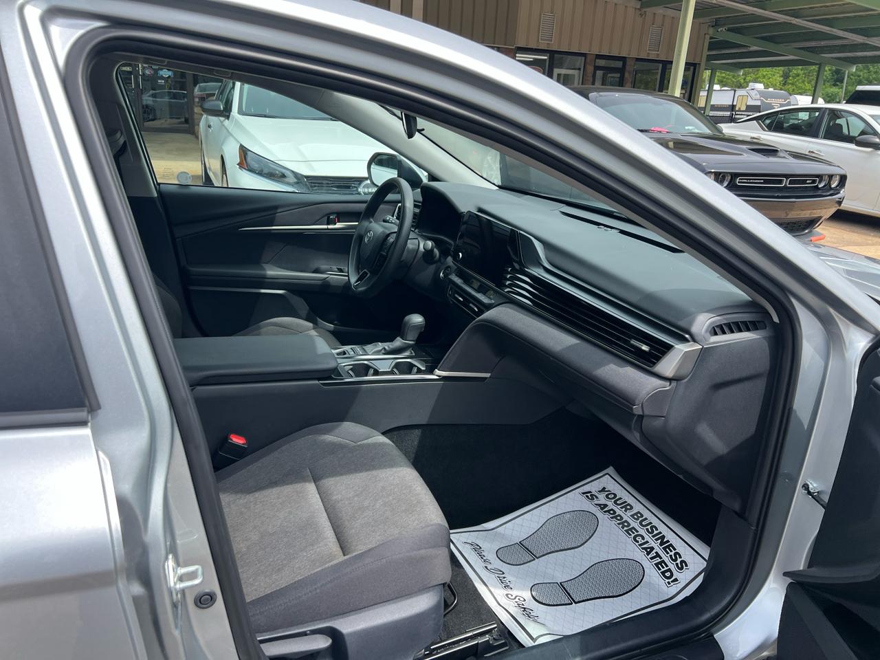 Toyota Camry XLE (Natl) 2025