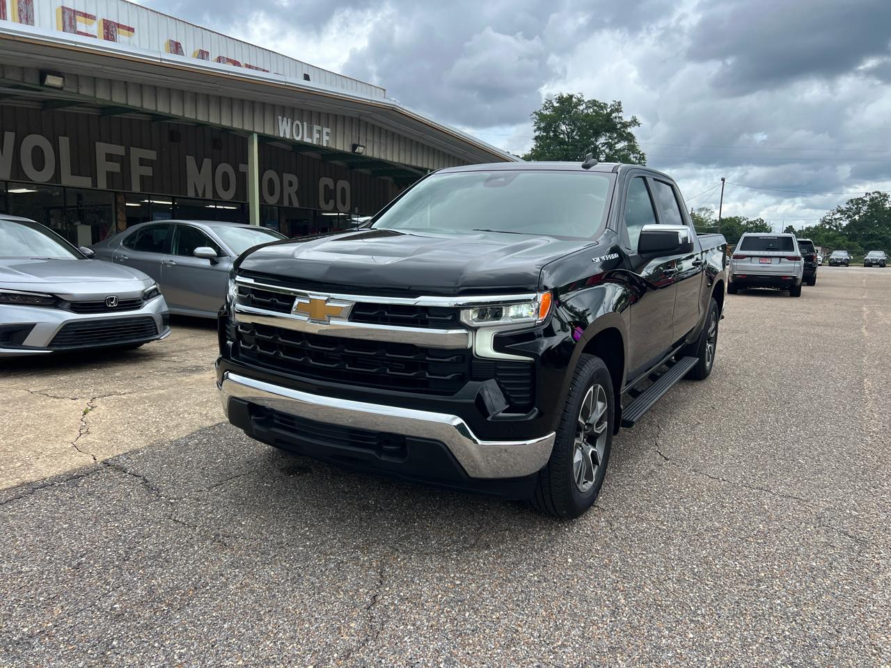 Chevrolet Silverado 1500 4WD Crew Cab 147" LT w/2FL 2024