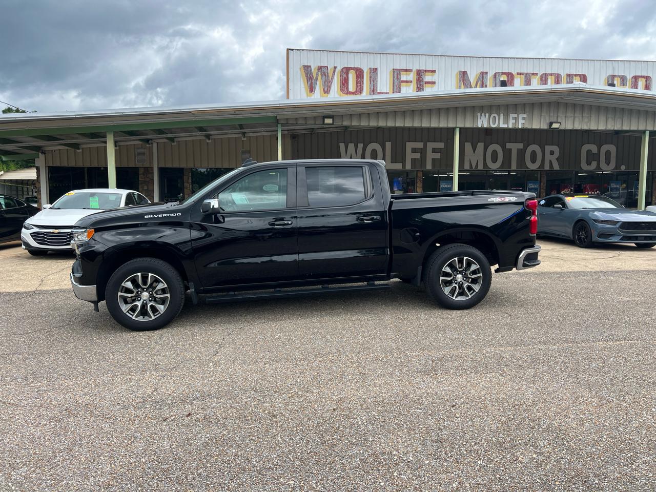Chevrolet Silverado 1500 4WD Crew Cab 147" LT w/2FL 2024