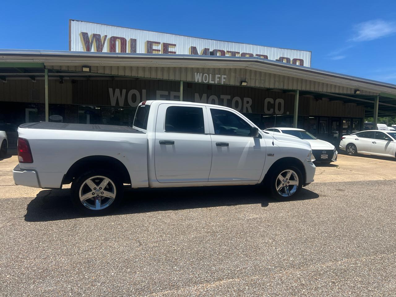 RAM 1500 4WD Crew Cab 140.5" Express 2014
