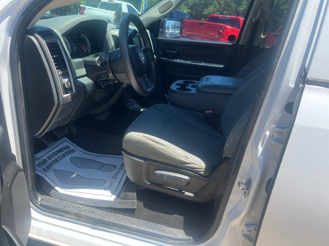 RAM 1500 4WD Crew Cab 140.5" Express 2014