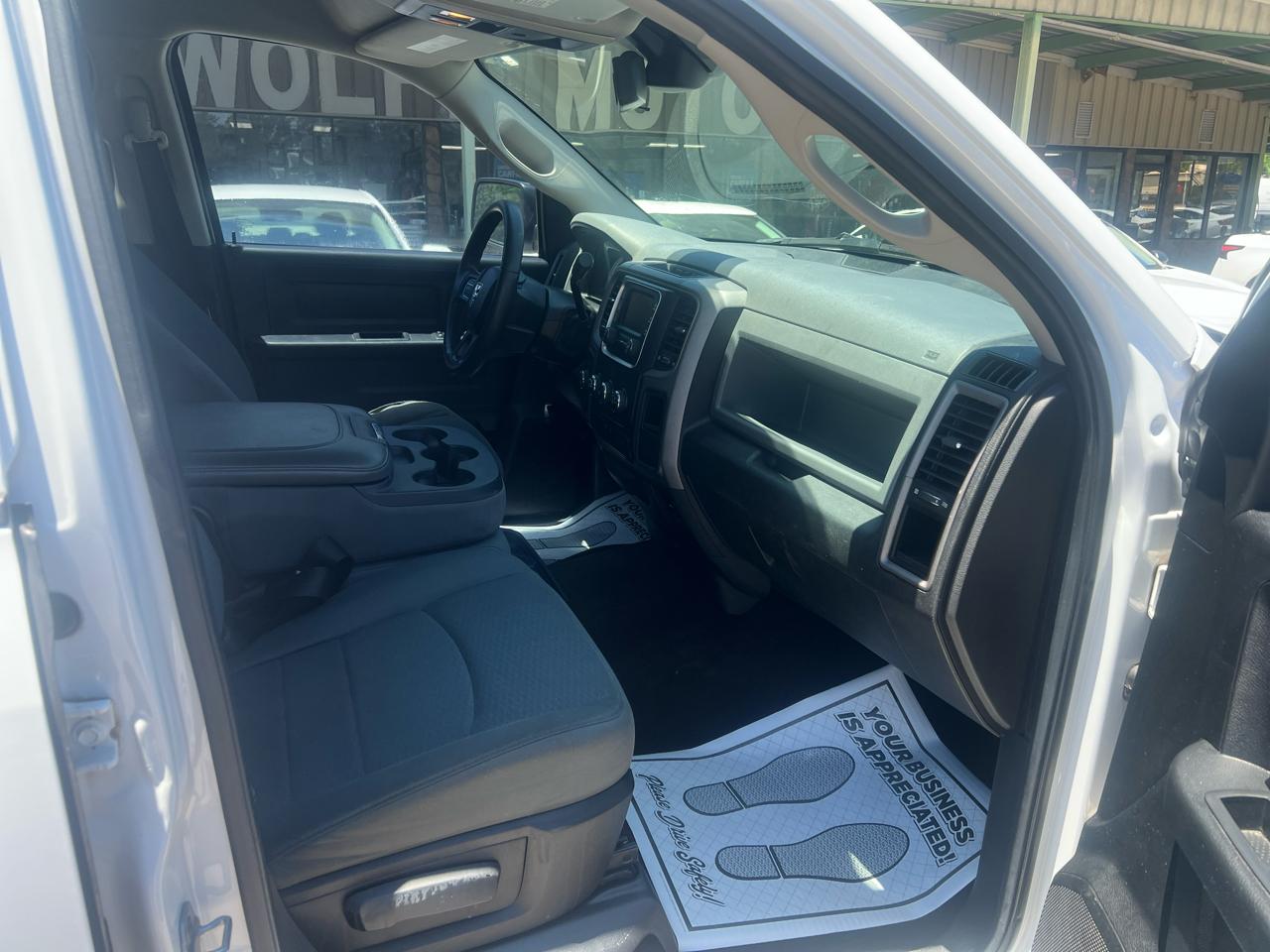 RAM 1500 4WD Crew Cab 140.5" Express 2014