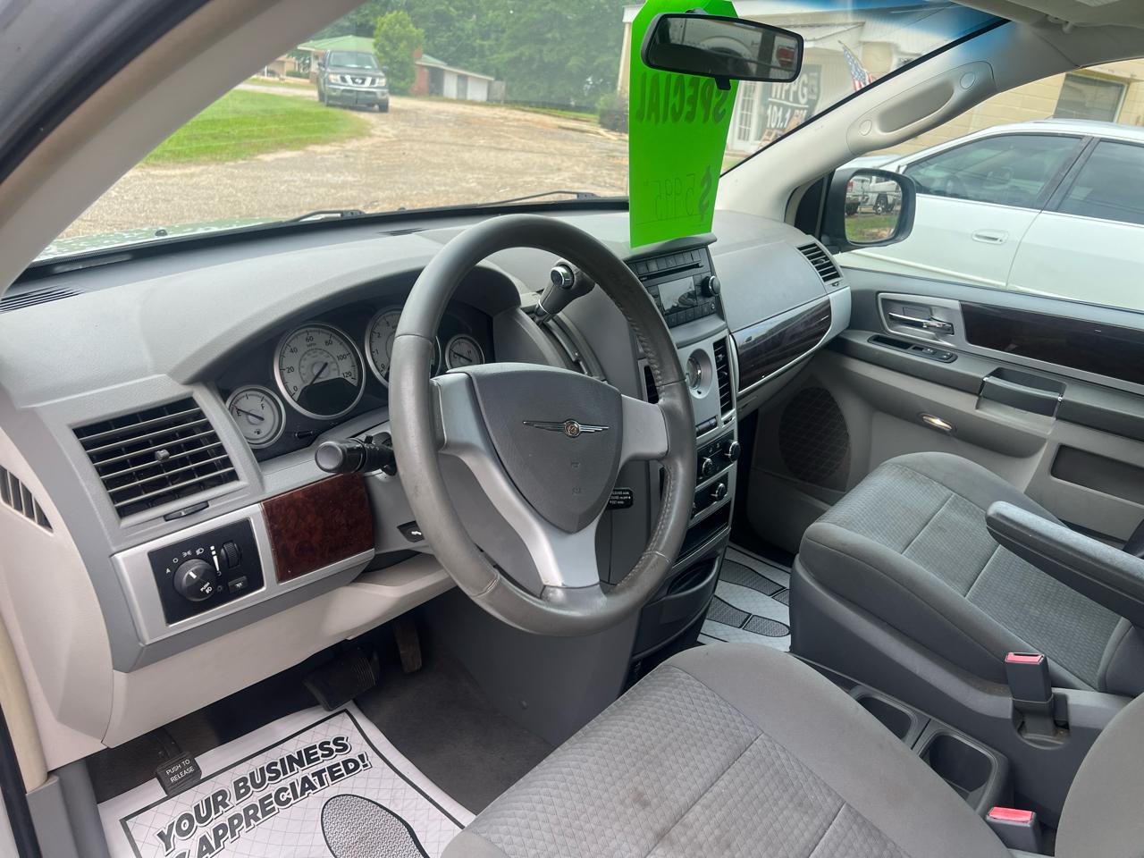 Chrysler Town & Country 4dr Wgn Touring 2010