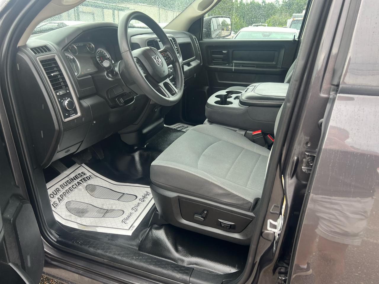 RAM 1500 Classic Tradesman 4x4 Quad Cab 6'4" Box 2023