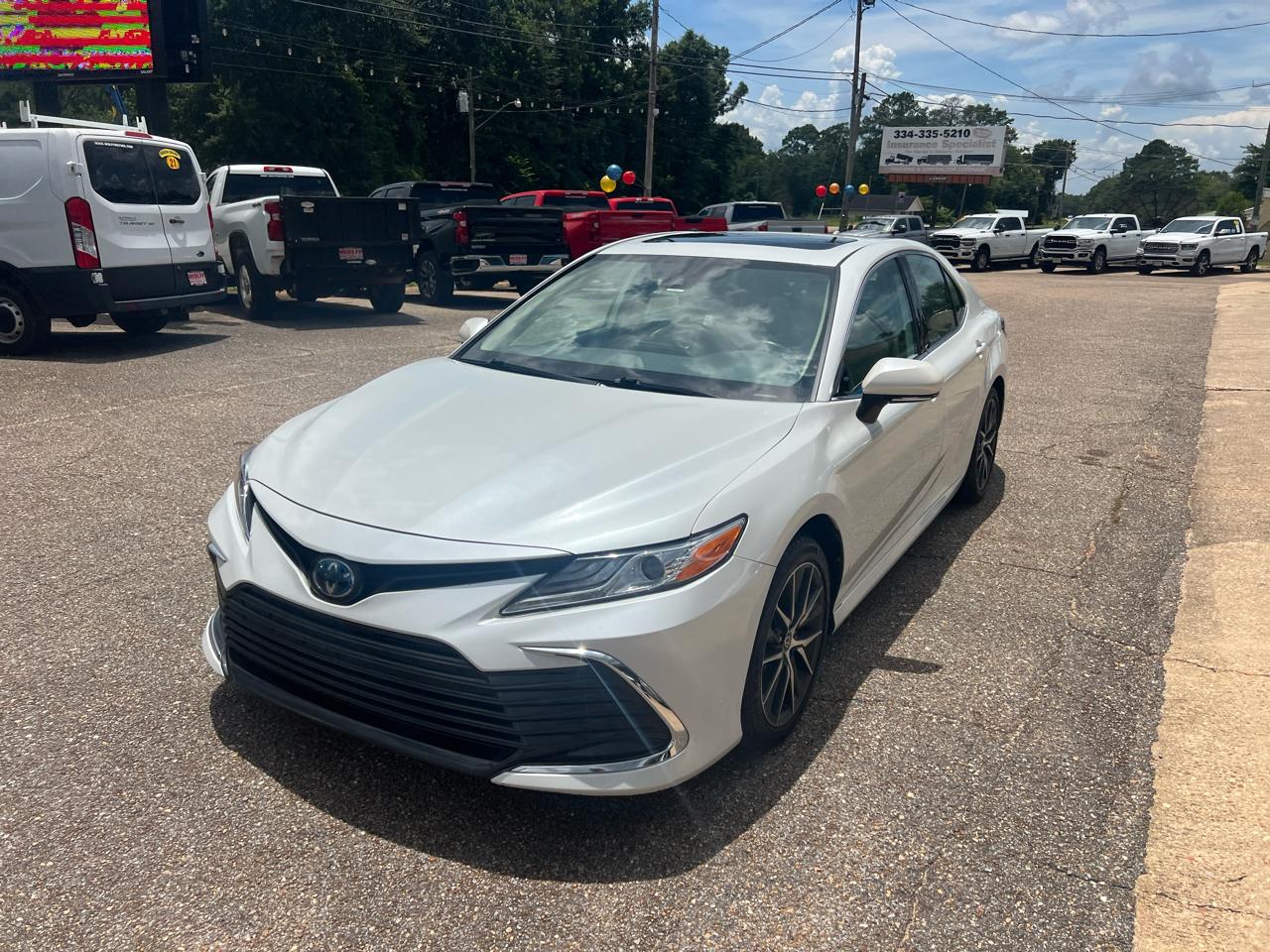 Toyota Camry Hybrid XLE CVT (Natl) 2022