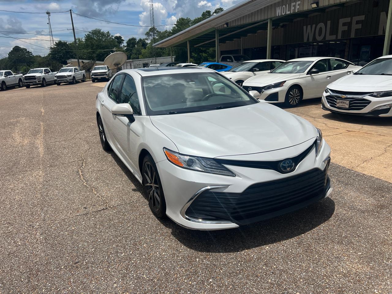 Toyota Camry Hybrid XLE CVT (Natl) 2022