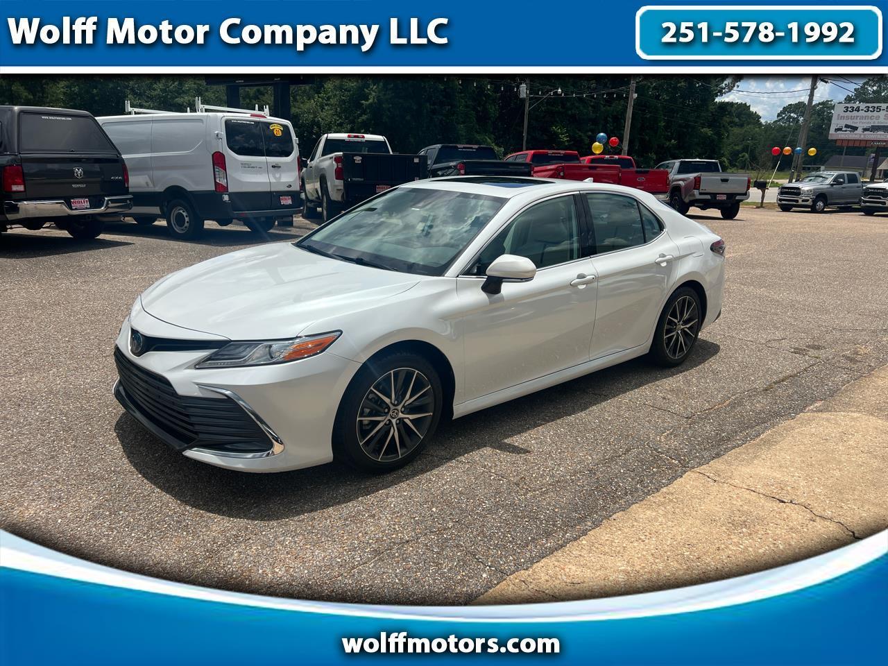Toyota Camry Hybrid XLE CVT (Natl) 2022