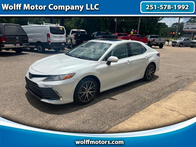 White 2022 Toyota Camry Hybrid Sedan Front-Wheel Drive