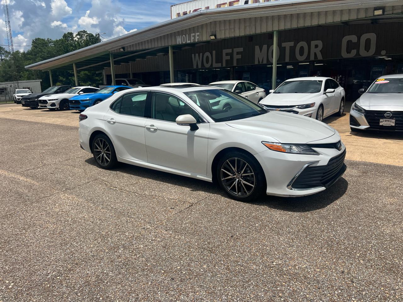 Toyota Camry Hybrid XLE CVT (Natl) 2022