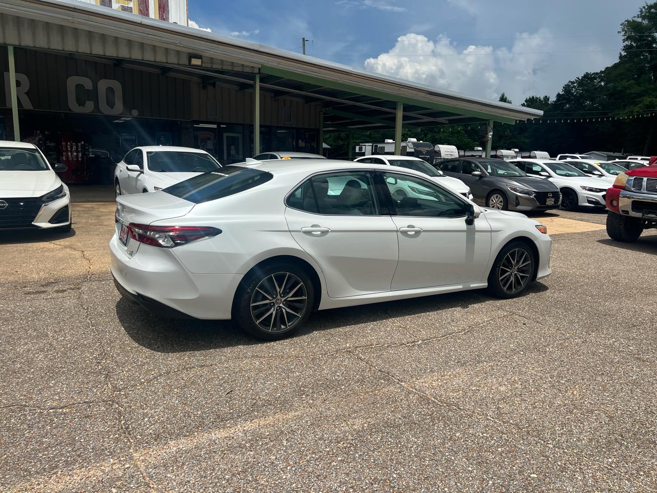 Toyota Camry Hybrid XLE CVT (Natl) 2022