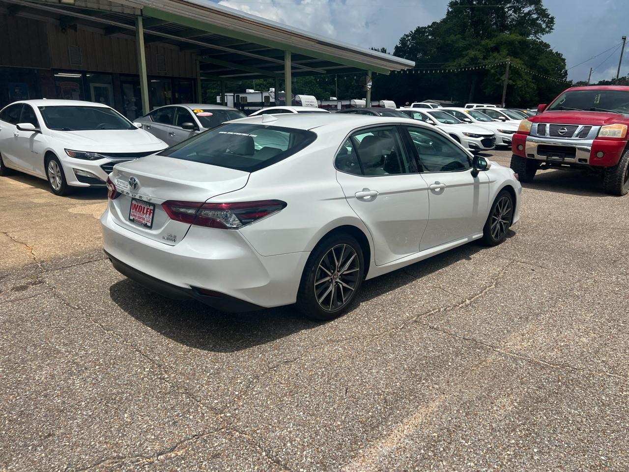 Toyota Camry Hybrid XLE CVT (Natl) 2022