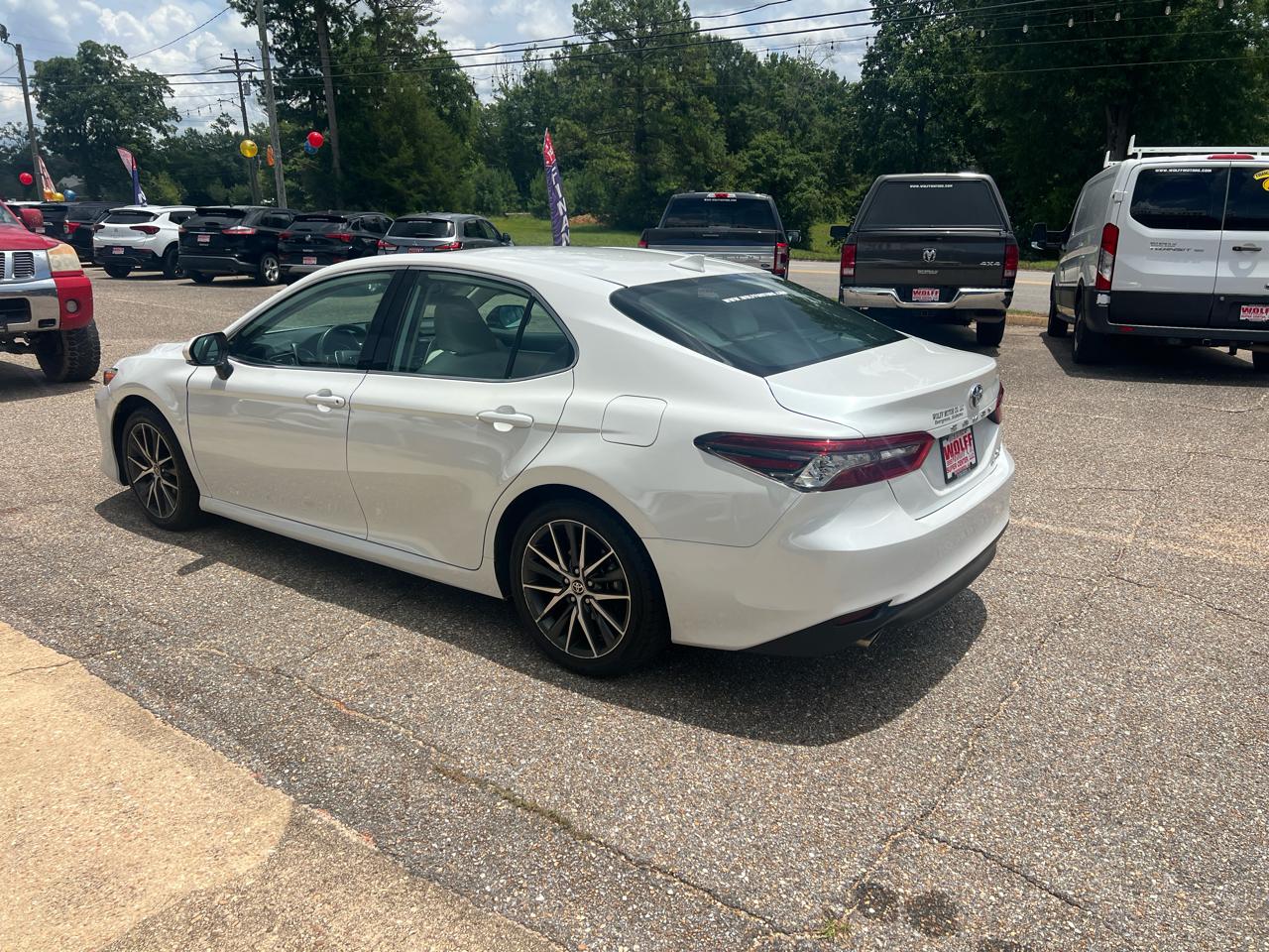 Toyota Camry Hybrid XLE CVT (Natl) 2022