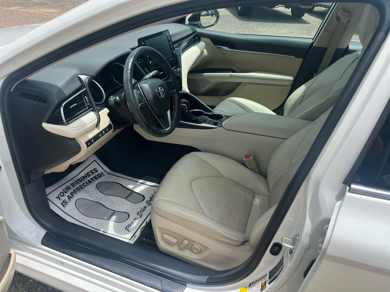 Toyota Camry Hybrid XLE CVT (Natl) 2022