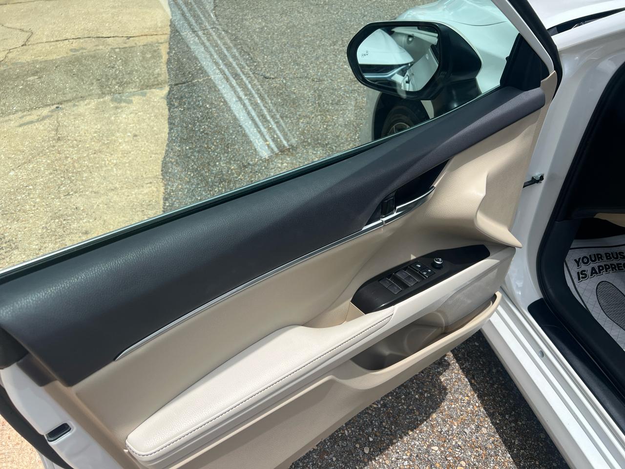 Toyota Camry Hybrid XLE CVT (Natl) 2022