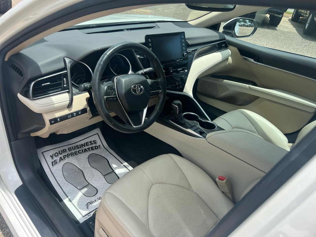 Toyota Camry Hybrid XLE CVT (Natl) 2022