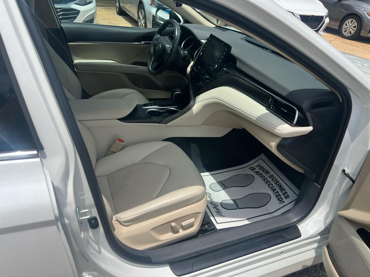 Toyota Camry Hybrid XLE CVT (Natl) 2022