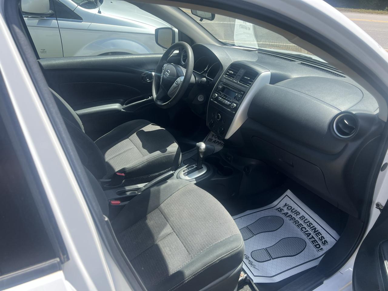 Nissan Versa Sedan SV CVT 2017