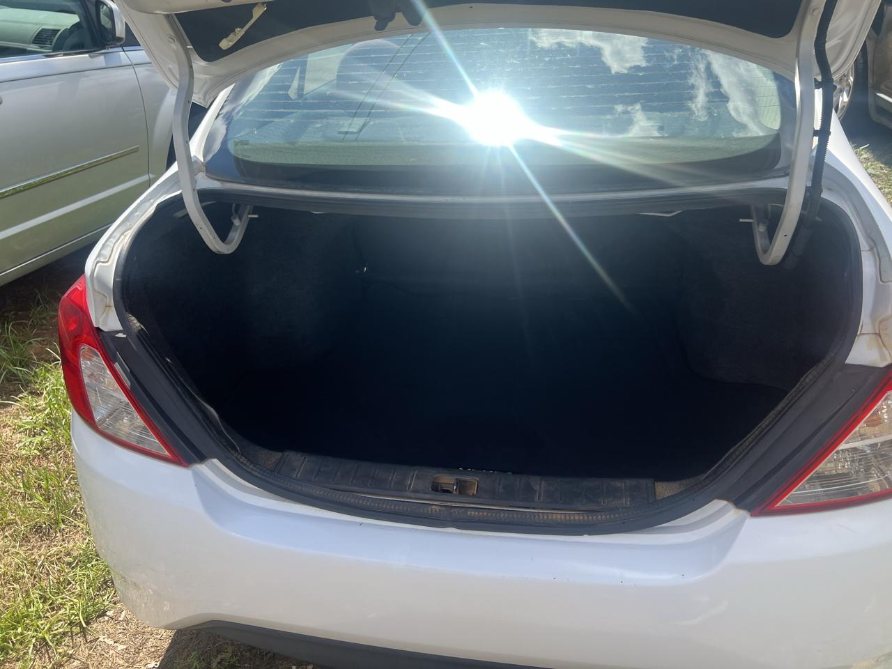 Nissan Versa Sedan SV CVT 2017