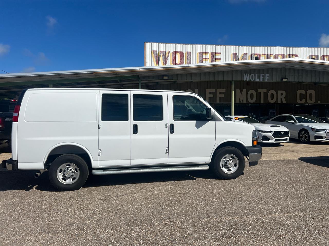 Chevrolet Express Cargo Van RWD 2500 135" 2025