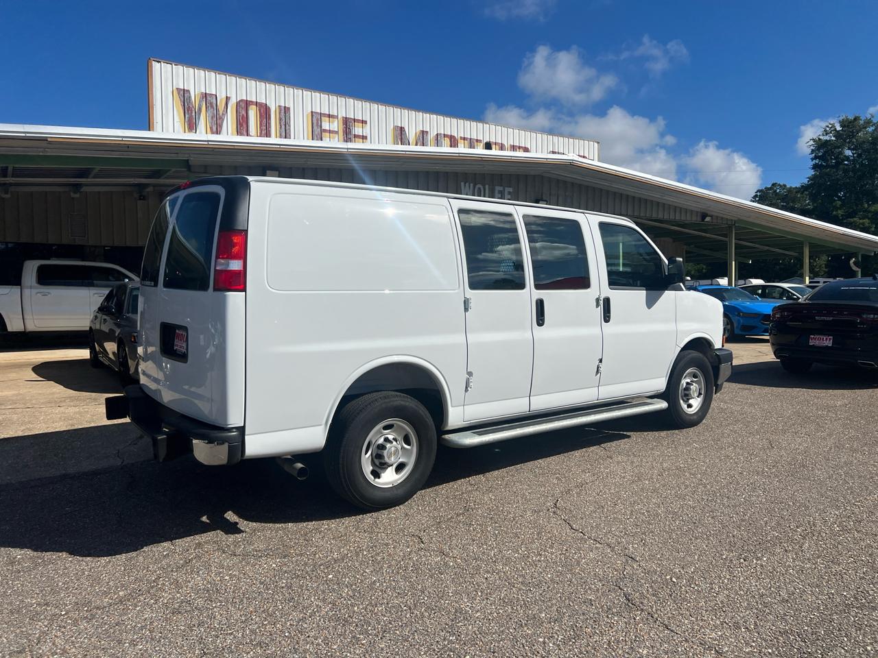 Chevrolet Express Cargo Van RWD 2500 135" 2025
