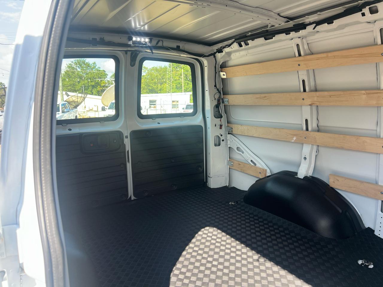 Chevrolet Express Cargo Van RWD 2500 135" 2025