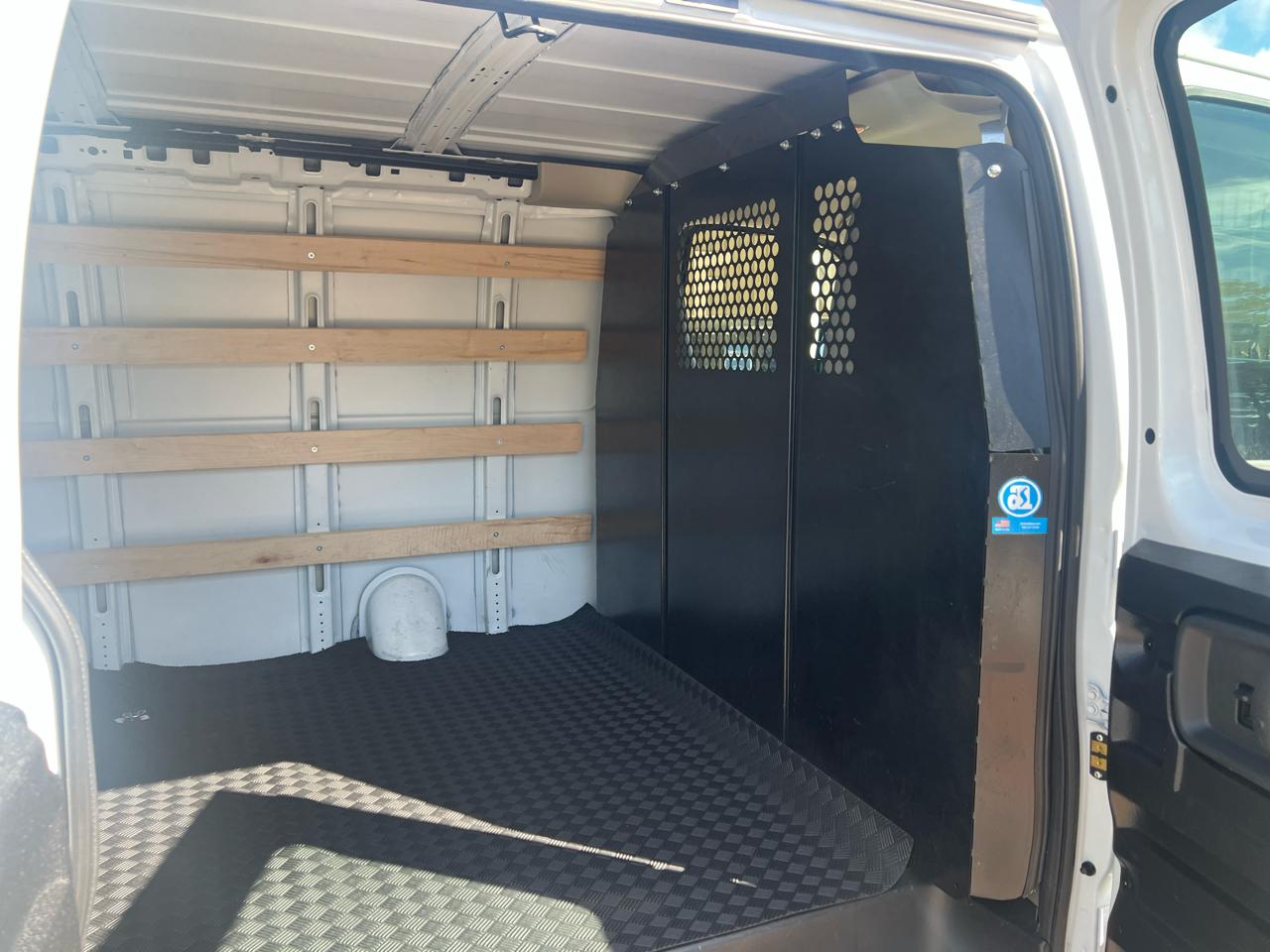 Chevrolet Express Cargo Van RWD 2500 135" 2025