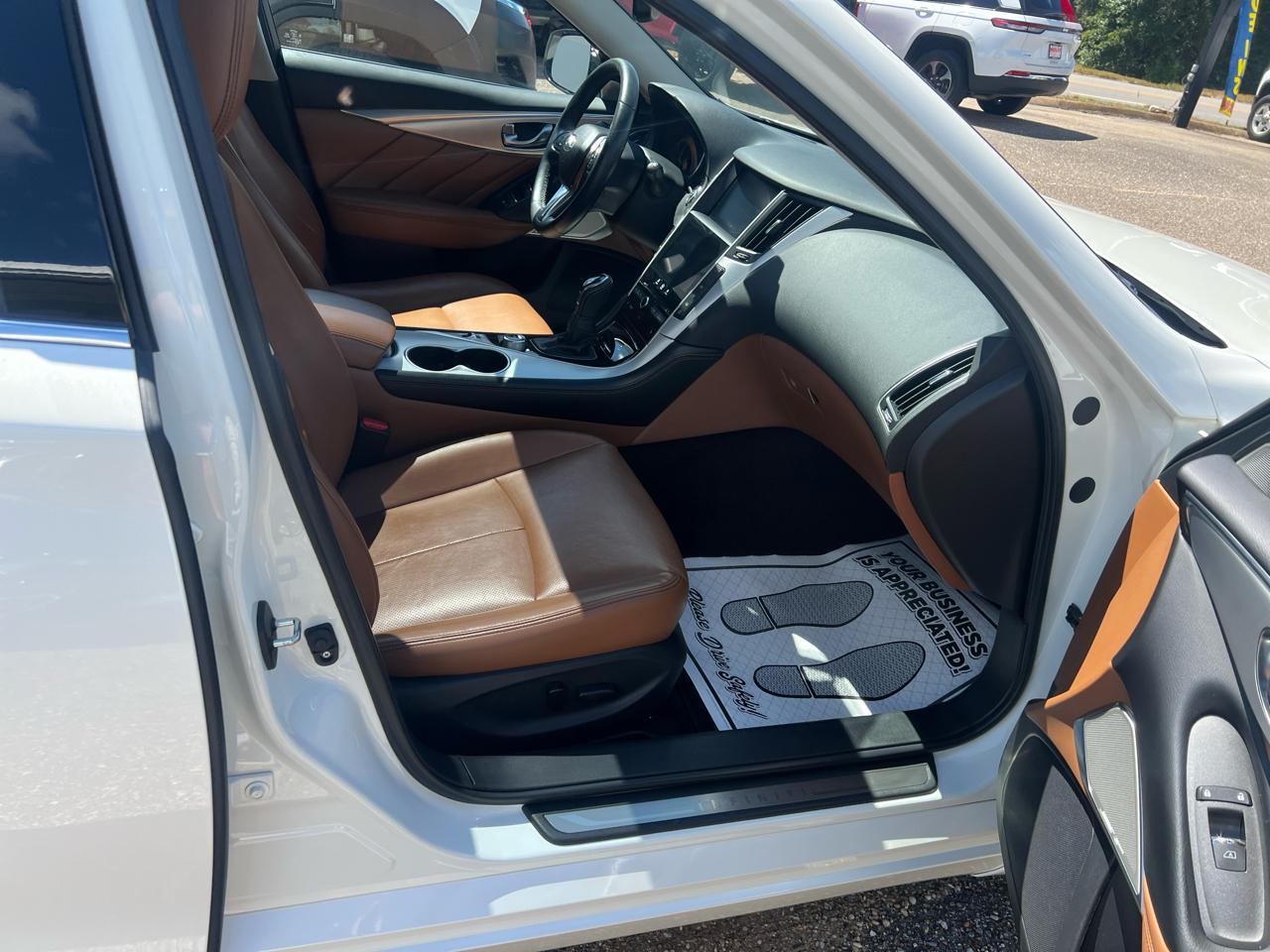 Infiniti Q50 LUXE RWD 2023
