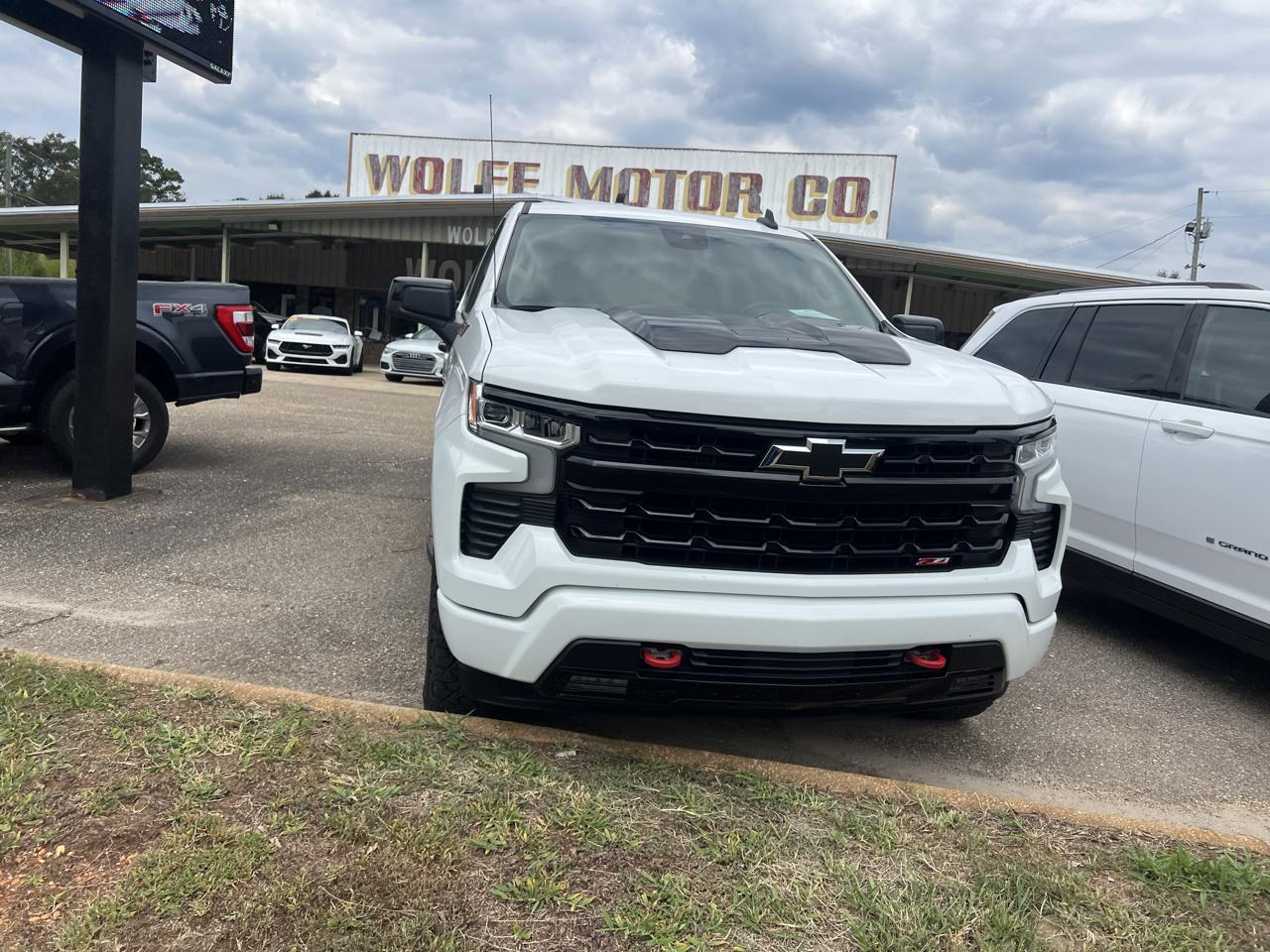 Chevrolet Silverado 1500 4WD Crew Cab 147" LT Trail Boss 2024