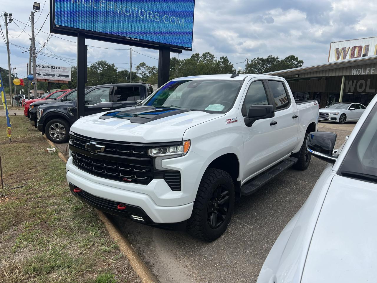 Chevrolet Silverado 1500 4WD Crew Cab 147" LT Trail Boss 2024