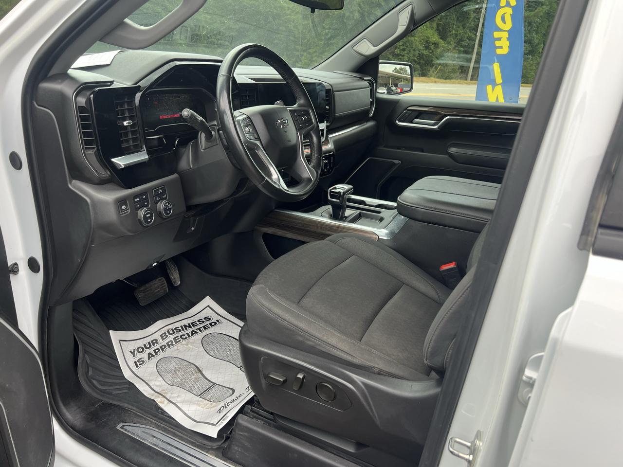 Chevrolet Silverado 1500 4WD Crew Cab 147" LT Trail Boss 2024