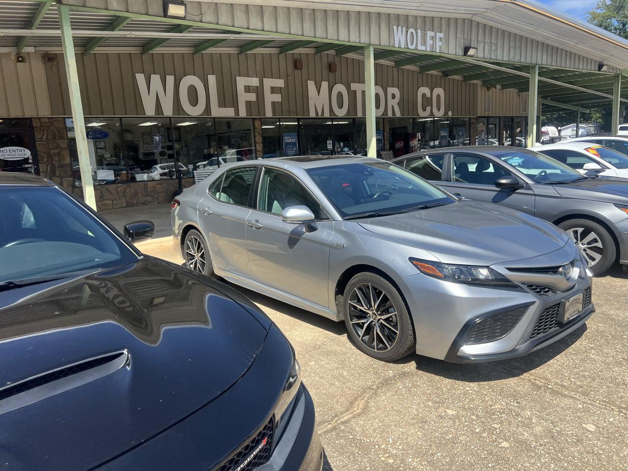 Toyota Camry Hybrid SE CVT (Natl) 2021